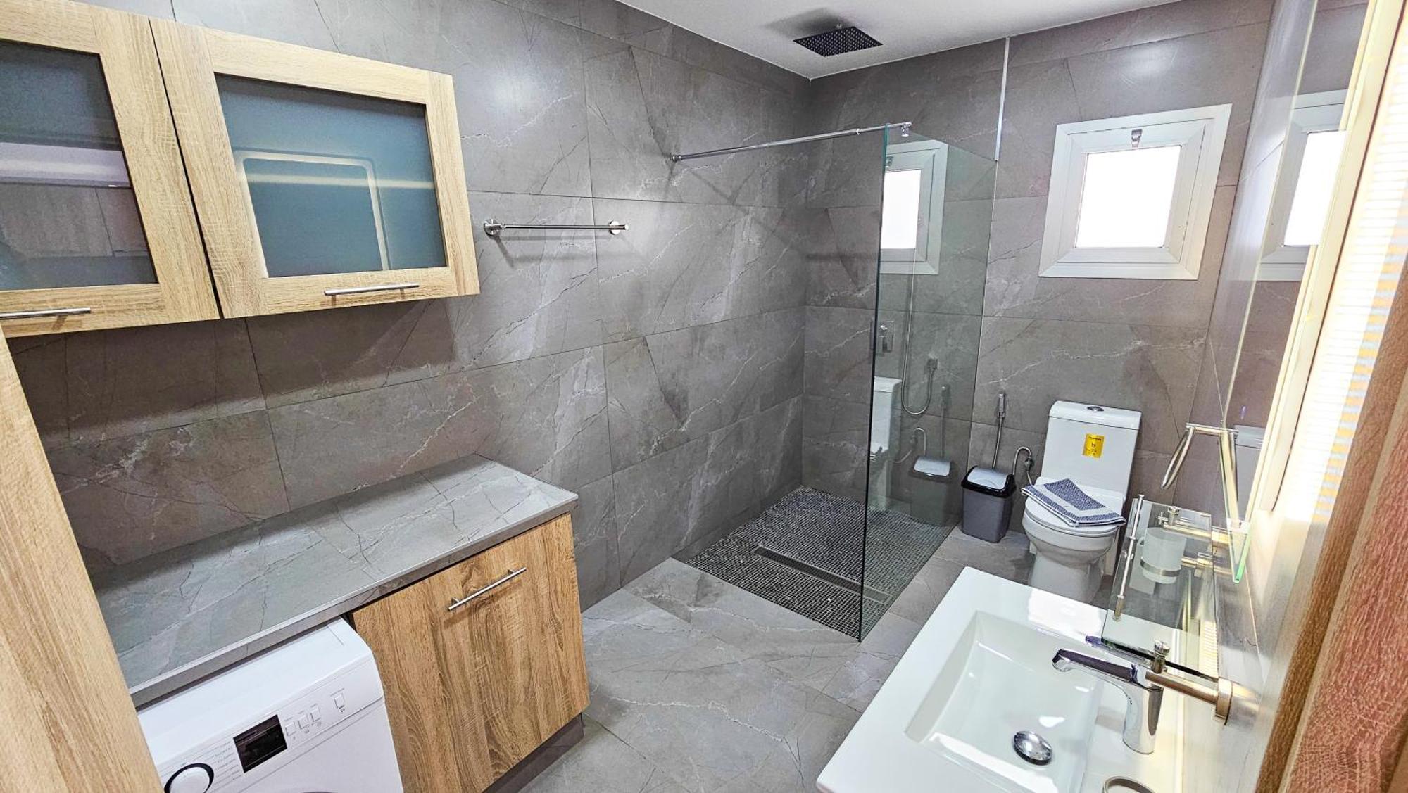 Eviathe Apartments Ларнака Екстериор снимка
